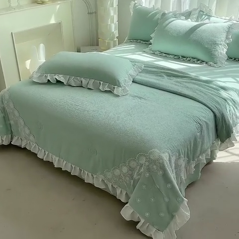 91家纺网 家纺一手货源 找家纺 唐人居 2025新款韩版花边泡泡纱夏被四件套--简爱  简爱 绿