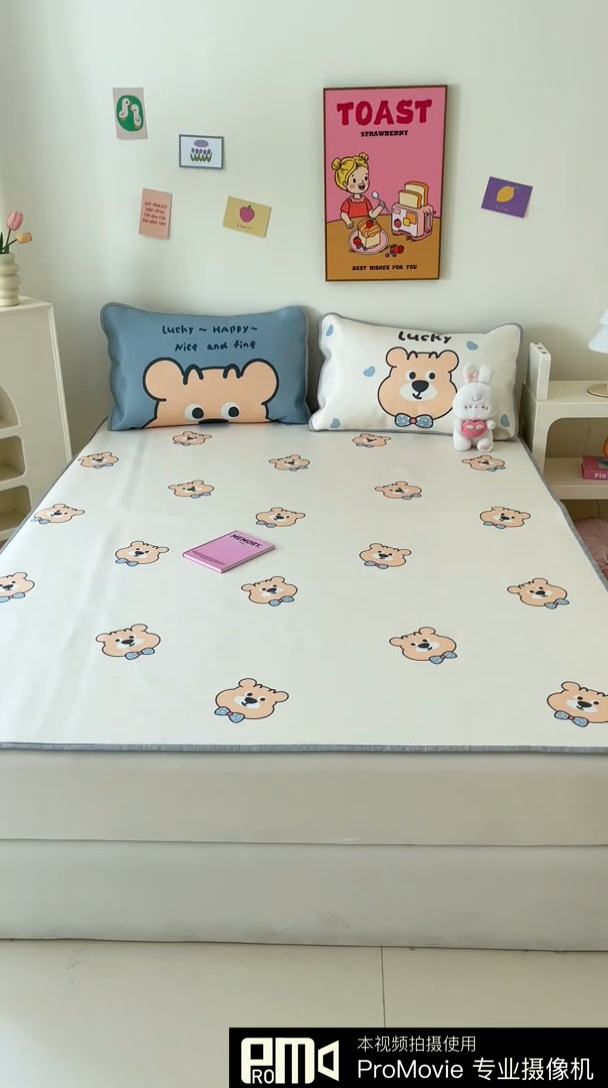 91家纺网 家纺一手货源 找家纺 寐居家纺 2024新款A类时尚印花凉感冰丝凉席 英伦熊仔