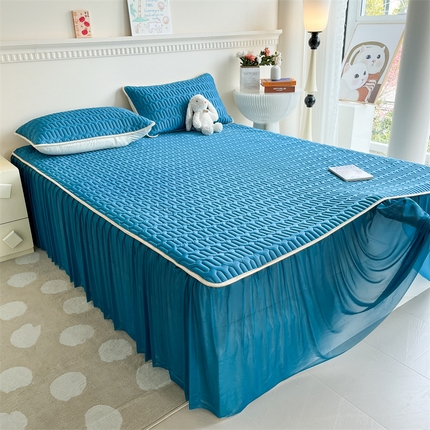 91家纺网 家纺一手货源 找家纺 湘之帛 2024新款凉感丝乳胶床裙三件套 沉寂蓝