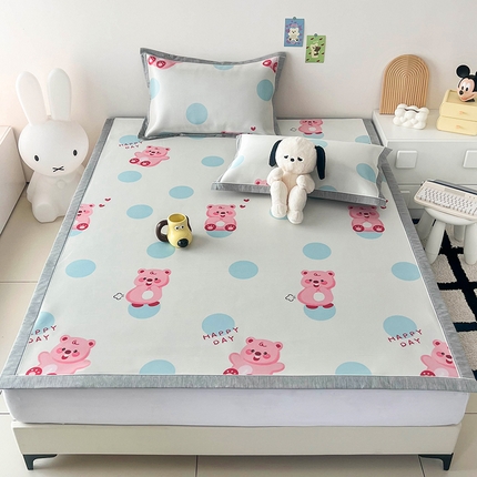 91家纺网 家纺一手货源 找家纺 寐居 2024新款时尚印花牛奶丝凉席 熊仔