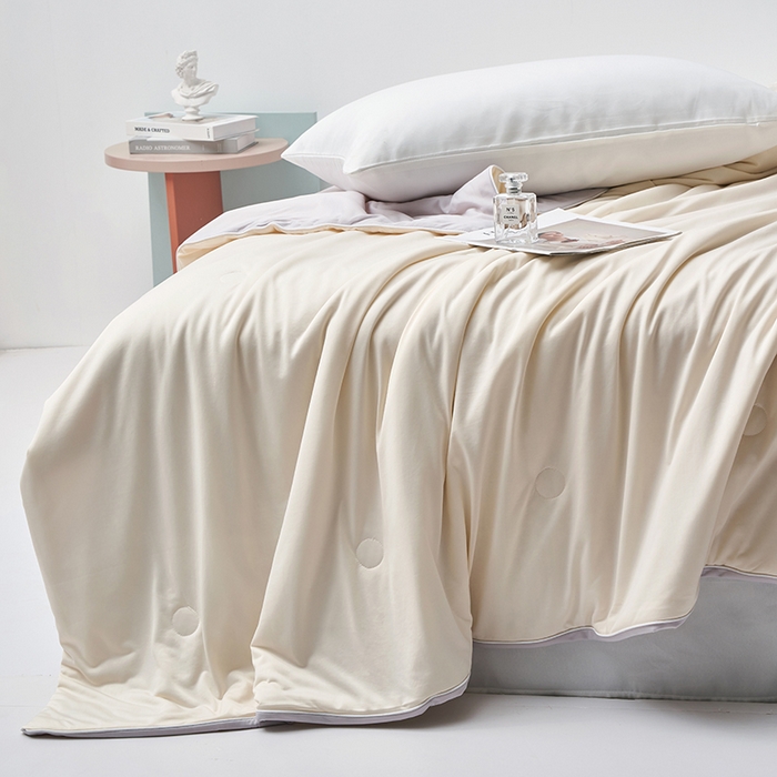 91家纺网 家纺一手货源 找家纺 梦可莱家居 2025新款抗菌凉感丝夏被 米色