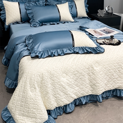 91家纺网 家纺一手货源 找家纺 索飞特家纺 2025新款水洗冰丝浮雕夏被四件套（洛丽娜） 洛丽娜-宾利蓝