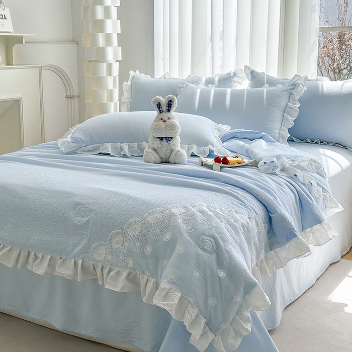 91家纺网 家纺一手货源 找家纺 唐人居 2025新款韩版花边泡泡纱夏被四件套--简爱  简爱 蓝