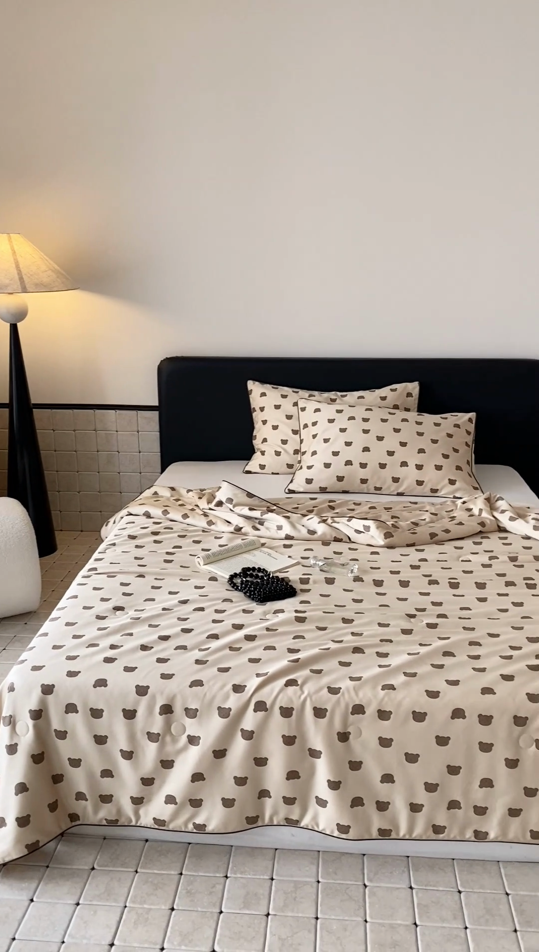 91家纺网 家纺一手货源 找家纺 汇庭 2024新款雅棉天丝可机洗夏被棚拍 摩卡小熊