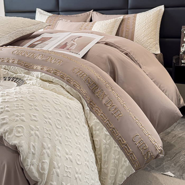 91家纺网 家纺一手货源 找家纺 芯贝儿 2024款刺绣提花浮雕路易水洗真丝四件套 浮雕路易--奶咖