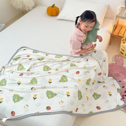 91家纺网 家纺一手货源 找家纺 星期八 2024新款舒适亲肤婴儿裸睡级卡通印花凉感毯 小恐龙