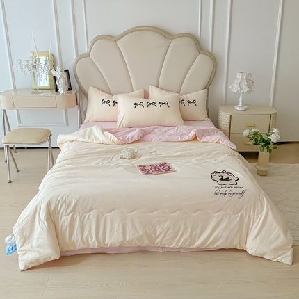 91家纺网 家纺一手货源 找家纺 （总）子钦家纺 2024新款水洗棉刺绣法式夏被-天鹅之恋
