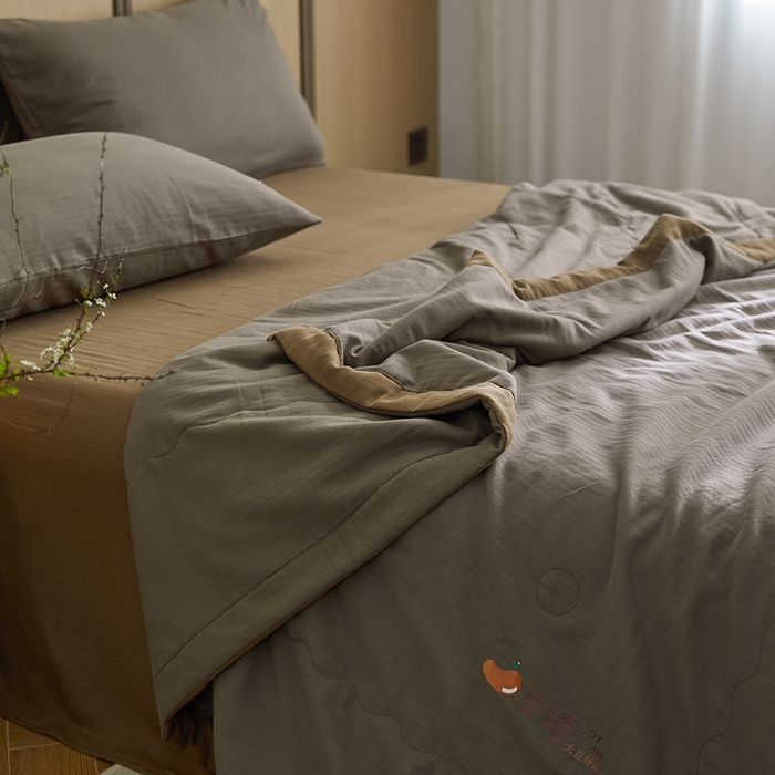 91家纺网 家纺一手货源 找家纺 梦享生活家居 2024新款A类双层纱全棉提花大豆夏被 朱古力