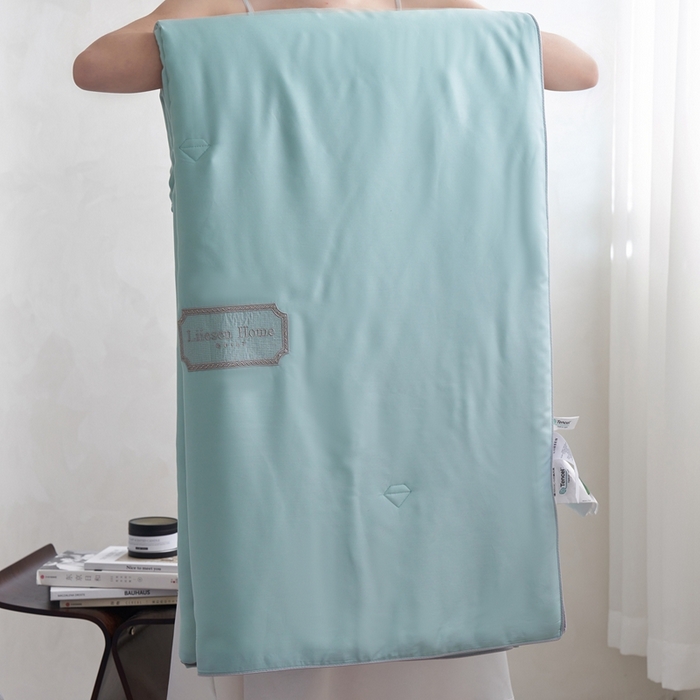 91家纺网 家纺一手货源 找家纺 丽笙 2024新款A类兰精天丝素色刺绣夏被被子被芯 莫兰迪松石绿