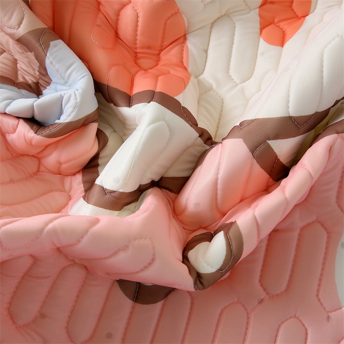 91家纺网 家纺一手货源 找家纺 美丽折家纺 2025新款6mm厚大版卡通乳胶凉席 波点女孩