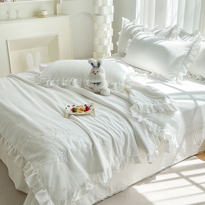 91家纺网 家纺一手货源 找家纺 唐人居 2025新款韩版花边泡泡纱夏被四件套--简爱  简爱 白