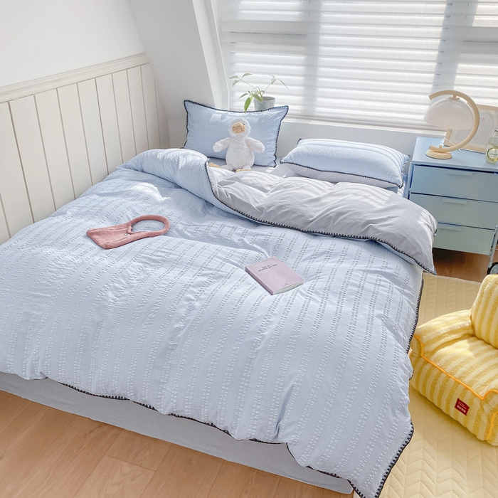 91家纺网 家纺一手货源 找家纺 羋多 2024新款贝壳边雨泡泡棉泡泡纱双层纱四件套 天空蓝+雅士灰