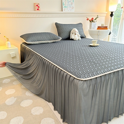 91家纺网 家纺一手货源 找家纺 （总）湘之帛 2024新款凉感丝乳胶床裙三件套