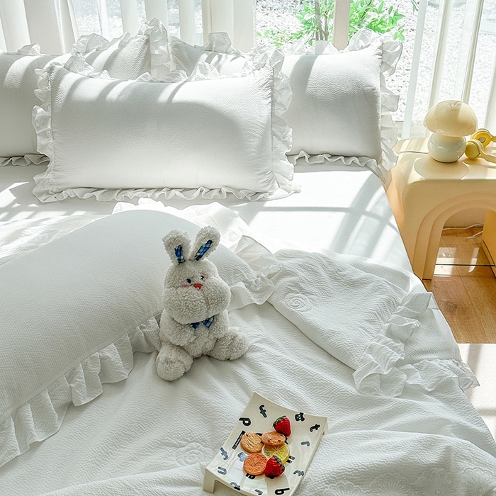 91家纺网 家纺一手货源 找家纺 唐人居 2025新款韩版花边泡泡纱夏被四件套--简爱  简爱 白