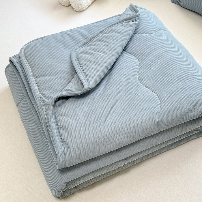 91家纺网 家纺一手货源 找家纺 美梦里 2024新款A类针织华夫格夏被夏凉被空调被子 线条蓝