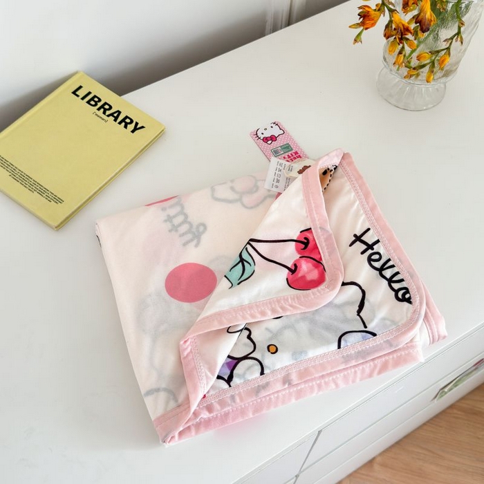 91家纺网 家纺一手货源 找家纺 星期八 2024新款舒适亲肤三丽鸥婴儿裸睡级凉感毯 波点kitty