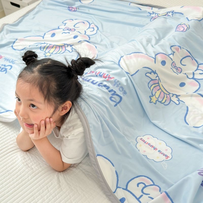 91家纺网 家纺一手货源 找家纺 星期八 2024新款舒适亲肤三丽鸥婴儿裸睡级凉感毯 皇冠玉桂狗