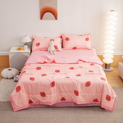 91家纺网 家纺一手货源 找家纺 乐居坊 2024新款亲肤舒适印花芦荟棉夏凉被四件套 草莓波波