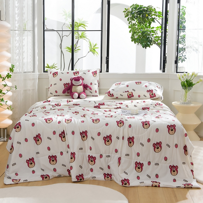 91家纺网 家纺一手货源 找家纺 圣楚家纺  2024新款A类针织棉印花夏被夏凉被空调被 草莓熊