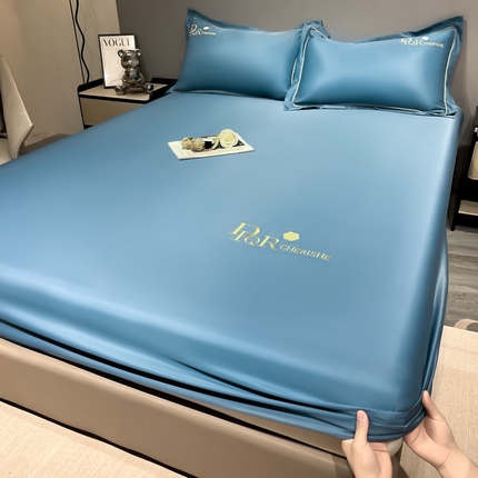 91家纺网 家纺一手货源 找家纺 丽美人家纺 2024新款简约水洗真丝单床笠 云水蓝