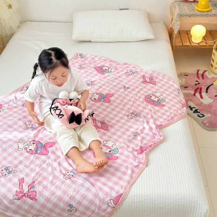 91家纺网 家纺一手货源 找家纺 星期八 2024新款舒适亲肤三丽鸥婴儿裸睡级凉感毯 格子美乐蒂