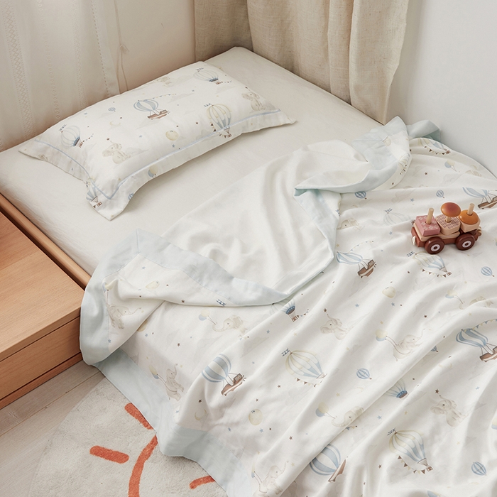 91家纺网 家纺一手货源 找家纺 荷马之梦 2024新款天竹系列—A类竹纤维四层纱儿童盖毯夏被 夏凉被 被子被芯 梦之奇遇