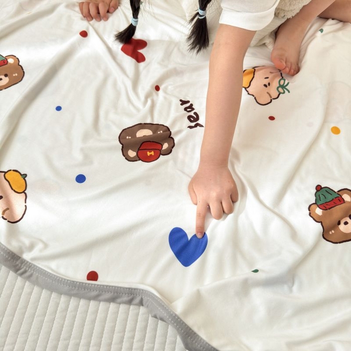 91家纺网 家纺一手货源 找家纺 星期八 2024新款舒适亲肤婴儿裸睡级卡通印花凉感毯 爱心熊