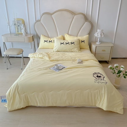 91家纺网 家纺一手货源 找家纺 （总）子钦家纺 2024新款水洗棉刺绣法式夏被-天鹅之恋