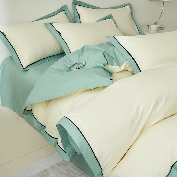 91家纺网 家纺一手货源 找家纺 小懒猪 2024新款全棉斜纹精梳棉双拼色拼角包边款四件套 拼角奶昔白-烟波绿