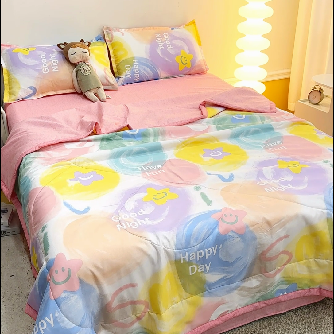 91家纺网 家纺一手货源 找家纺 乐居坊 2024新款亲肤舒适印花芦荟棉夏凉被四件套 彩虹微笑