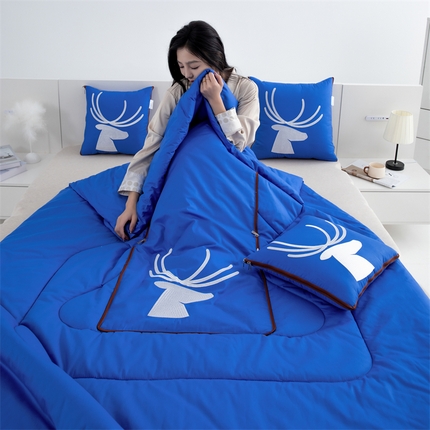 91家纺网 家纺一手货源 找家纺 （总）宝马家纺（原梦童画）2024新款13372全棉绣花抱枕被-鹿