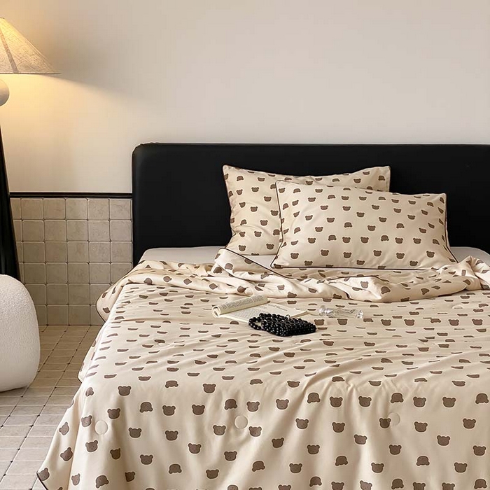 91家纺网 家纺一手货源 找家纺 汇庭 2024新款雅棉天丝可机洗夏被棚拍 摩卡小熊