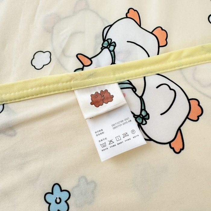 91家纺网 家纺一手货源 找家纺 星期八 2024新款舒适亲肤婴儿裸睡级卡通印花凉感毯 小鸭子