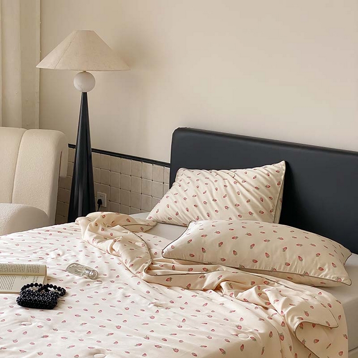 91家纺网 家纺一手货源 找家纺 汇庭 2024新款雅棉天丝可机洗夏被棚拍 草莓多多