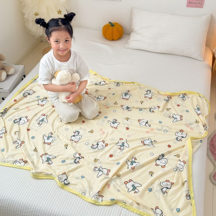 91家纺网 家纺一手货源 找家纺 星期八 2024新款舒适亲肤婴儿裸睡级卡通印花凉感毯 小鸭子