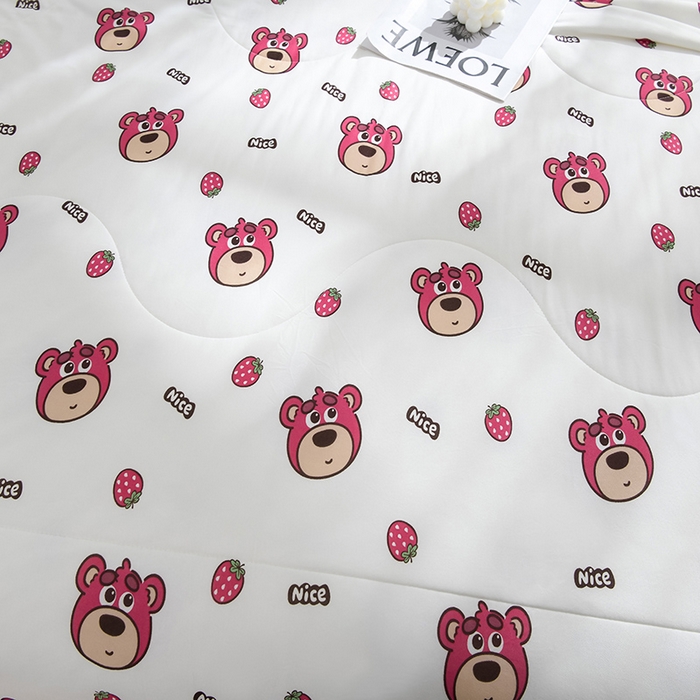 91家纺网 家纺一手货源 找家纺 圣楚家纺  2024新款A类针织棉印花夏被夏凉被空调被 草莓熊