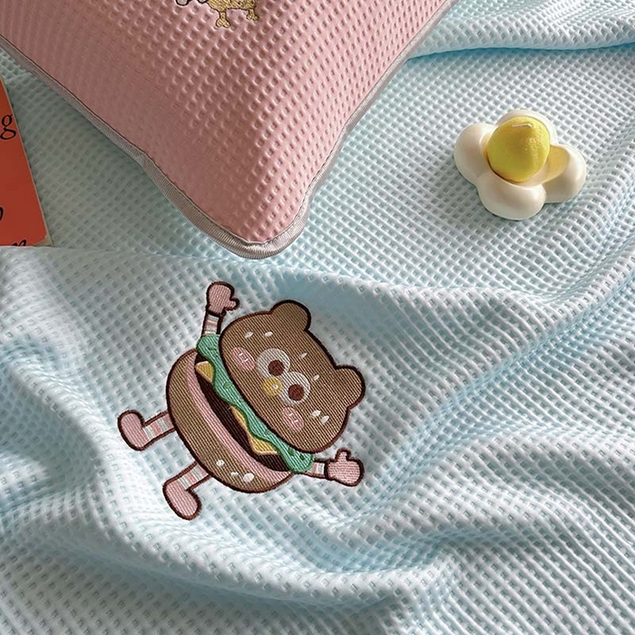 91家纺网 家纺一手货源 找家纺 柚子YOUTH 2024新款双面华夫格盖毯空调毯 疯狂星期四