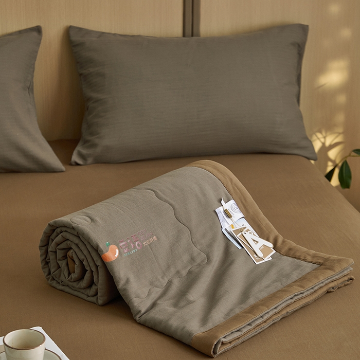 91家纺网 家纺一手货源 找家纺 梦享生活家居 2024新款A类双层纱全棉提花大豆夏被 朱古力