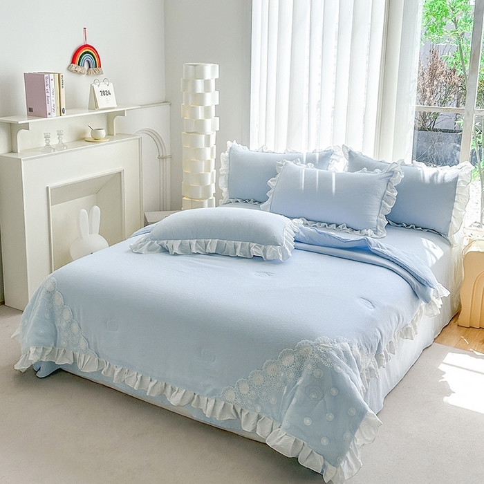 91家纺网 家纺一手货源 找家纺 唐人居 2025新款韩版花边泡泡纱夏被四件套--简爱  简爱 蓝