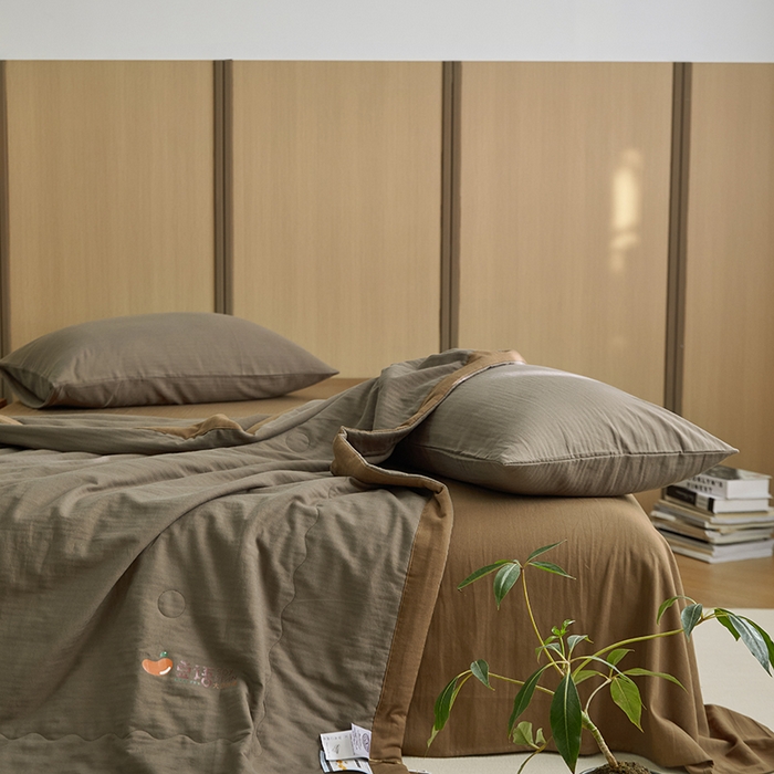 91家纺网 家纺一手货源 找家纺 梦享生活家居 2024新款A类双层纱全棉提花大豆夏被 朱古力