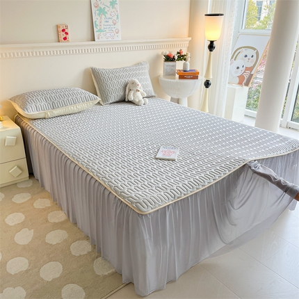 91家纺网 家纺一手货源 找家纺 湘之帛 2024新款凉感丝乳胶床裙三件套 月光灰