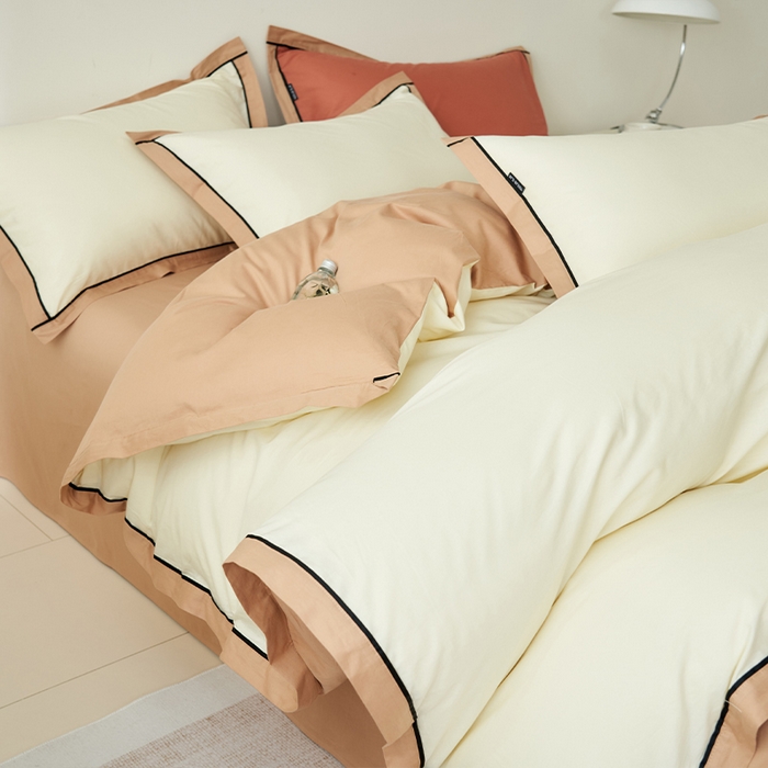 91家纺网 家纺一手货源 找家纺 小懒猪 2024新款全棉斜纹精梳棉双拼色拼角包边款四件套 拼角奶昔白-茶棕