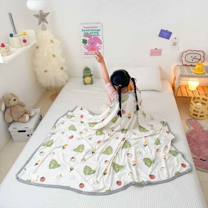 91家纺网 家纺一手货源 找家纺 星期八 2024新款舒适亲肤婴儿裸睡级卡通印花凉感毯 小恐龙