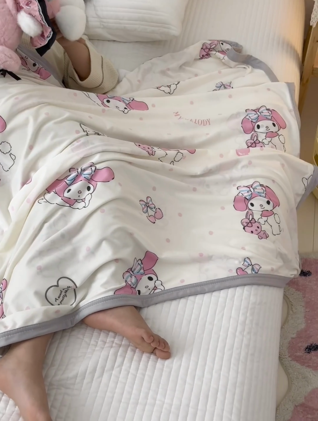 91家纺网 家纺一手货源 找家纺 星期八 2024新款舒适亲肤三丽鸥婴儿裸睡级凉感毯 波点美乐蒂