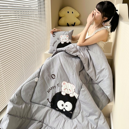 铭宣家居 2024新款贴布绣＋重工刺绣多功能抱枕被系列 可爱煤球 可爱煤球-灰色