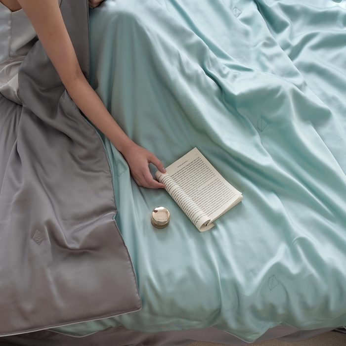 91家纺网 家纺一手货源 找家纺 丽笙 2024新款A类兰精天丝素色刺绣夏被被子被芯 莫兰迪松石绿