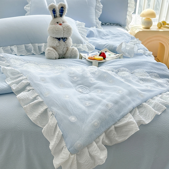 91家纺网 家纺一手货源 找家纺 唐人居 2025新款韩版花边泡泡纱夏被四件套--简爱  简爱 蓝