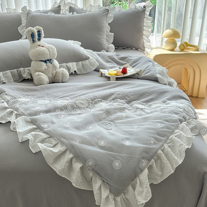 91家纺网 家纺一手货源 找家纺 唐人居 2025新款韩版花边泡泡纱夏被四件套--简爱  简爱 灰