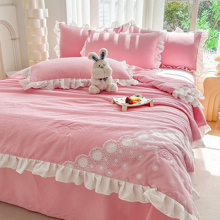 91家纺网 家纺一手货源 找家纺 唐人居 2025新款韩版花边泡泡纱夏被四件套--简爱  简爱 豆沙