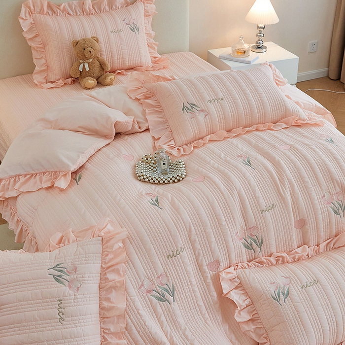 91家纺网 家纺一手货源 找家纺 OL家纺 2024新款水洗全棉被套刺绣床盖夹棉三件套四件套 郁金香-公主粉